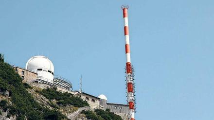 Klare Sicht. Das Observatorium auf dem Wendelstein hat eine Top-Lage. Weil der Fels so steil ist, gibt es kaum Luftturbulenzen, die die Beobachtungen stören. Vorausgesetzt der Himmel ist frei. 