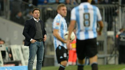 Das war's dann. Kosta Runjaic bei seinem letzten Spiel als Trainer in München.