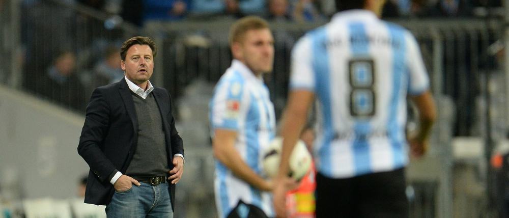 Das war's dann. Kosta Runjaic bei seinem letzten Spiel als Trainer in München.