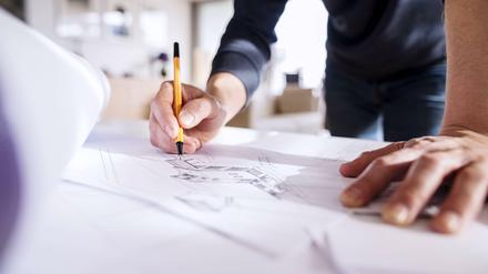 Seit Anfang 2015 müssen Arbeitnehmer in Deutschland pro Stunde mindestens 8,50 Euro brutto erhalten – auch in Architekturbüros.