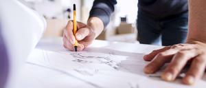 Seit Anfang 2015 müssen Arbeitnehmer in Deutschland pro Stunde mindestens 8,50 Euro brutto erhalten – auch in Architekturbüros.