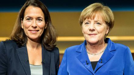 Anne Will und Angela Merkel (rechts).
