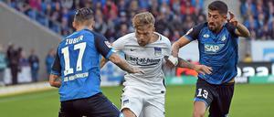 Verstärkung mit Anlaufschwierigkeiten. Alexander Esswein (Mitte) hat noch nicht beweisen können, dass er Herthas Offensive wirklich beleben kann.