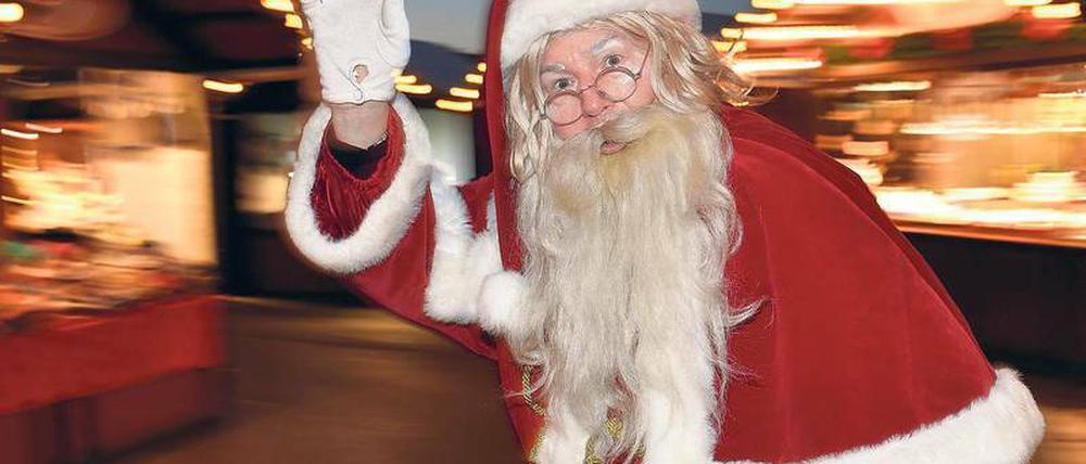Nur echt mit Bart. Auf den Weihnachtsmärkten wird man dem Herrn in Rot wohl des Öfteren begegnen. 
