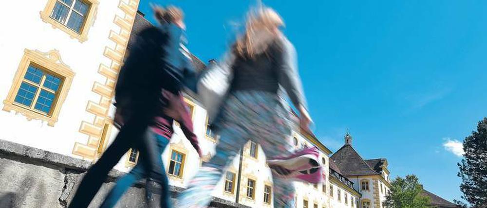 Teure Schule. Das Internatsgymnasium Schloss Salem verlangt selbst von Stipendiaten einen Elternanteil von 500 Euro. Foto: pa/dpa