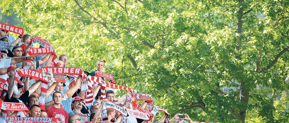 Alles umweltfreundich. Die grünen Fans des 1. FC Union.