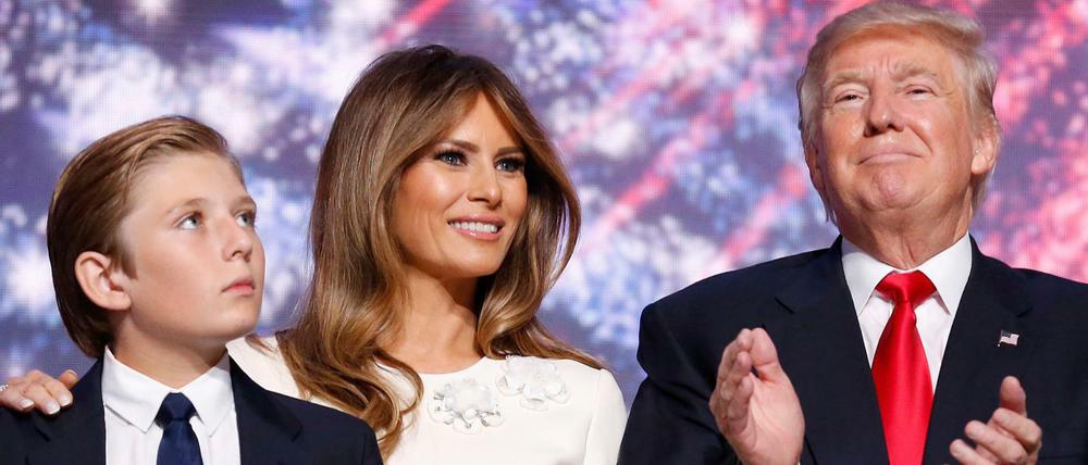 Donald Trump (rechts) mit Frau Melania und Sohn Barron