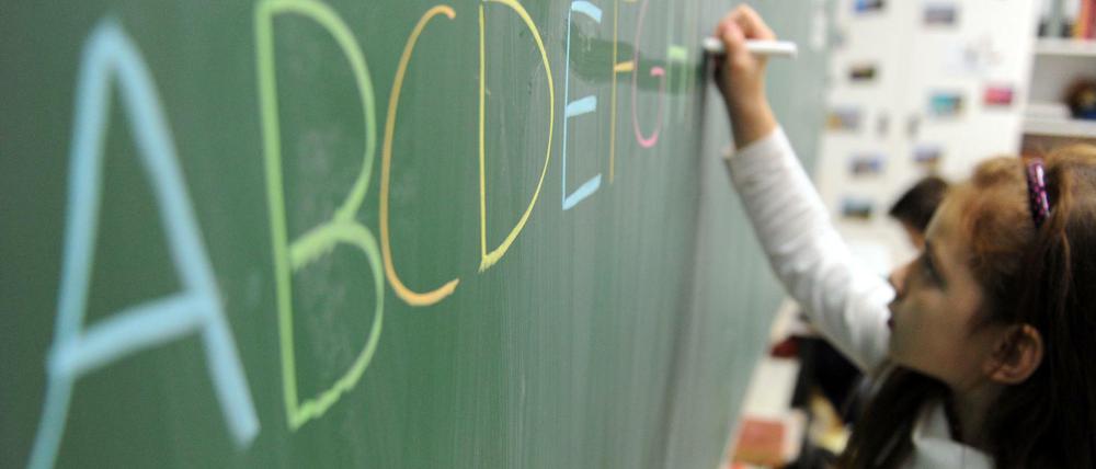 Wo anfangen mit dem ABC? Familien haben es schwer bei der Wahl der Grundschule - viele meiden die ihnen zugewiesene Schule.