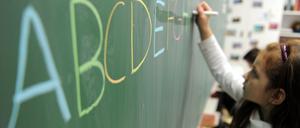 Wo anfangen mit dem ABC? Familien haben es schwer bei der Wahl der Grundschule - viele meiden die ihnen zugewiesene Schule.
