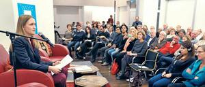 Die Journalistin und Politikwissenschaftlerin Kristin Helberg stellte in der neuen Salonreihe „Diwan“ des Tagesspiegels ihr Buch „Verzerrte Sichtweisen. Syrer bei uns“ vor.