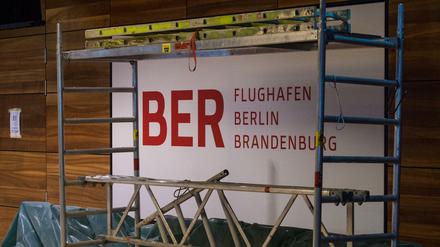 Für eine rasche Fertigstellung des neuen Hauptstadtflughafens BER hat die Flughafengesellschaft den Baufirmen Prämien zugesagt. 