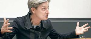 Körperhermeneutin. Die politische Handlung entsteht aus dem „Zwischen“ der sich versammelnden Demonstranten, schreibt Judith Butler.
