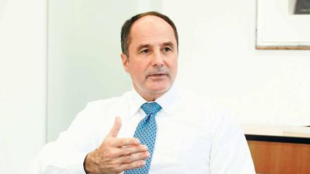 "Berlin ist ein toller Standort", sagt Bayer-Vorstandsmitglied Dieter Weinand (56), der auch in der Hauptstadt lebt und nach Leverkusen pendelt.
