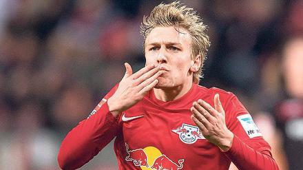 Zum Knutschen! Emil Forsberg und RB Leipzig sind Tabellenführer.