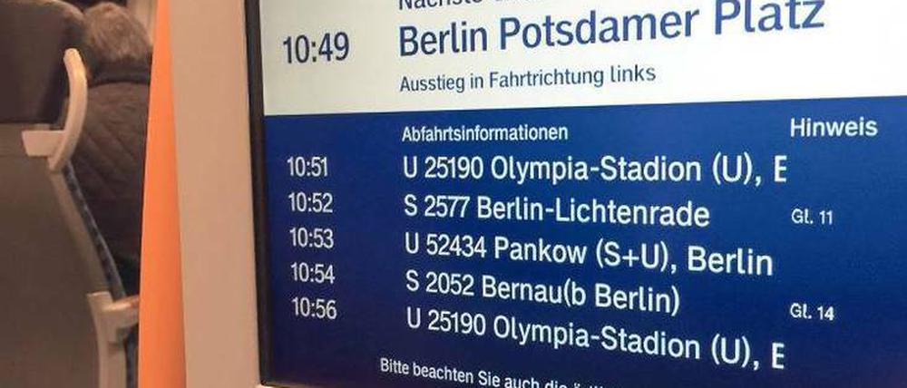 Umstieg … in was bitte? Klare Sache: U52434 fährt nach Pankow, so steht’s immer auf den Bahn-Displays.