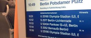 Umstieg … in was bitte? Klare Sache: U52434 fährt nach Pankow, so steht’s immer auf den Bahn-Displays. 