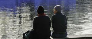 Gibt es am Fraenkelufer bald richtige Sitzgelegenheiten? Am Sonntag wird abgestimmt.