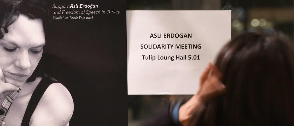 Auf der Frankfurter Buchmesse gab es Mitte Oktober eine Solidaritätsveranstaltung für Asli Erdogan.