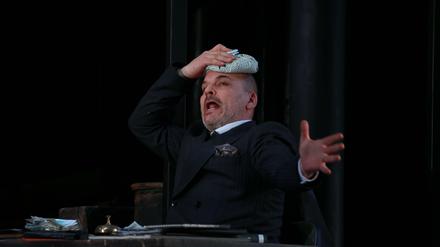 Florian Boesch in der "Dreigroschenoper". Die Österreicher lieben das Theater, gehen aber kaum hin, meint Karl-Markus Gauß.