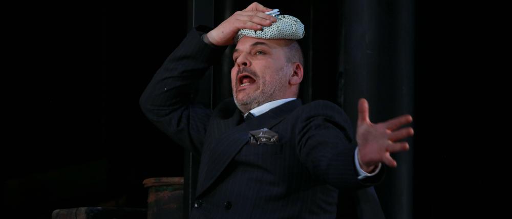 Florian Boesch in der "Dreigroschenoper". Die Österreicher lieben das Theater, gehen aber kaum hin, meint Karl-Markus Gauß.