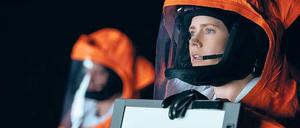 Dr. Louise Banks (Amy Adams)