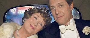 Hohes Paar. Florence Foster Jenkins (Meryl Streep) mit ihrem Ehemann St. Clair Bayfield, der ihre Traumwelt gegen die schnöde Realität verteidigt.