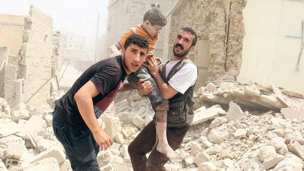 Rettung aus Trümmern: Nach einem Bombenangriff auf Aleppo 