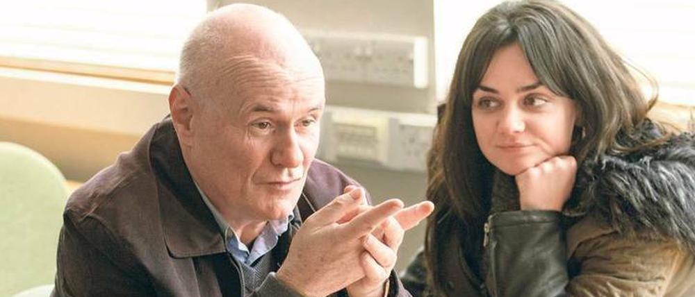Bloß nicht unterkriegen lassen. Daniel (Dave Johns) und Katie (Hayley Squires) beim Behördengang.