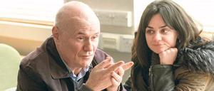 Bloß nicht unterkriegen lassen. Daniel (Dave Johns) und Katie (Hayley Squires) beim Behördengang.