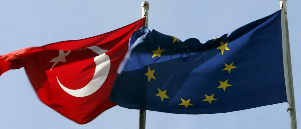 Das Europaparlament hat über eine Aussetzung der EU-Beitrittsverhandlungen abgestimmt.