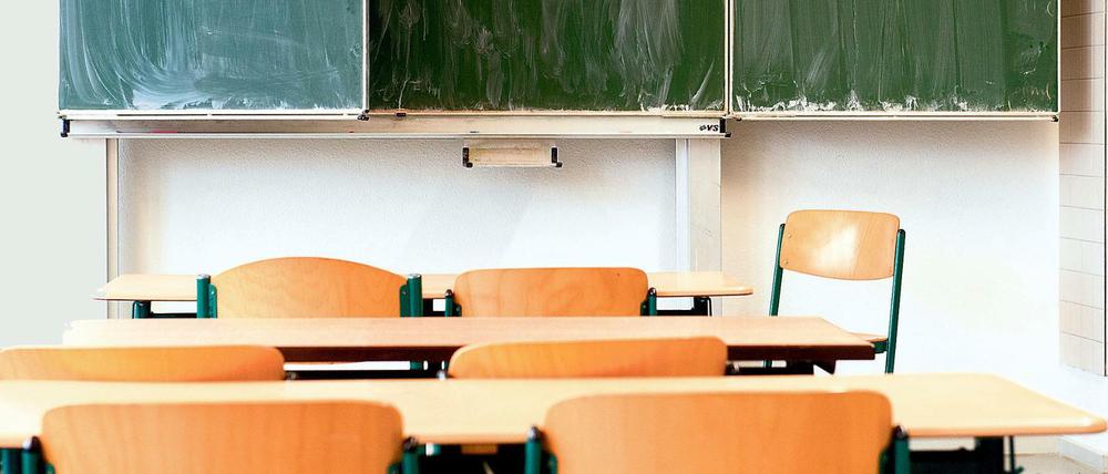 Lehrer müssen auch in den Ferien arbeiten. Wie viele Tage sie in der Schule erscheinen müssen, kann der Dienstherr entscheiden.