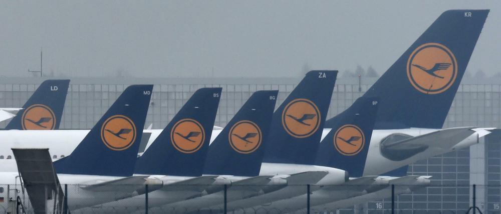 Viele Maschinen bleiben auch am Freitag am Boden.