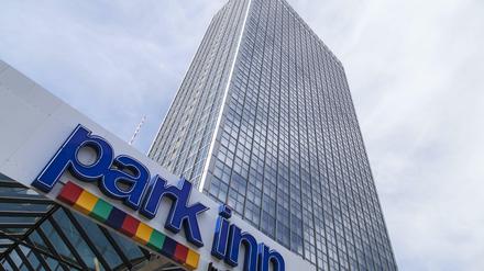 Hotel Park Inn: 37 Etagen,150 Meter über dem Alexanderplatz.