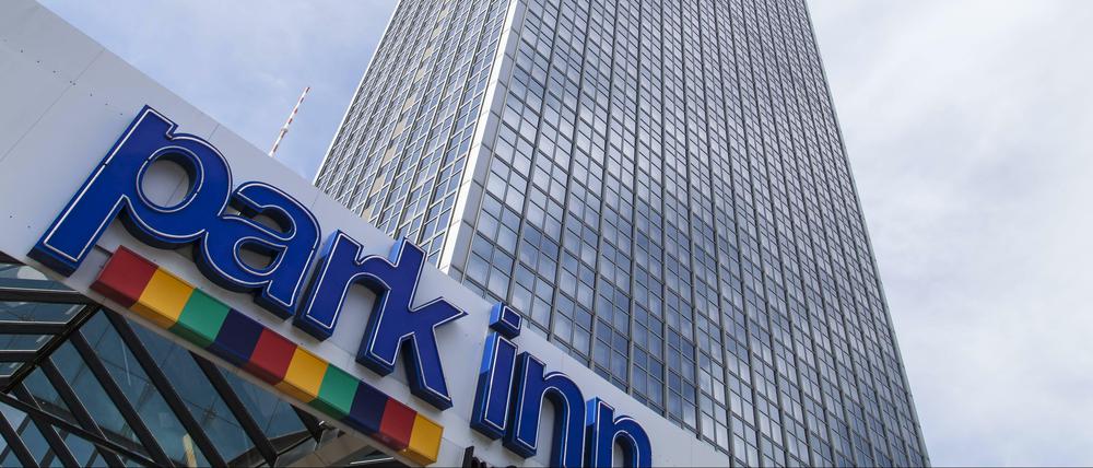 Hotel Park Inn: 37 Etagen,150 Meter über dem Alexanderplatz.