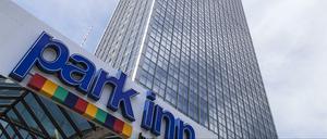 Hotel Park Inn: 37 Etagen,150 Meter über dem Alexanderplatz.