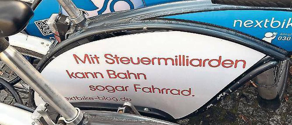 Sportsfeind. Nextbike ätzt auf seinen Rädern gegen die Konkurrenz. 