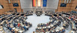 Über die Pläne der künftigen Koalition soll es im Parlament lieber erst im Februar gehen.