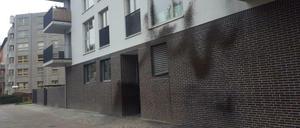 Erneut großflächig beschmiert wurde das Haus in der Kreuzberger Johanniterstraße. 