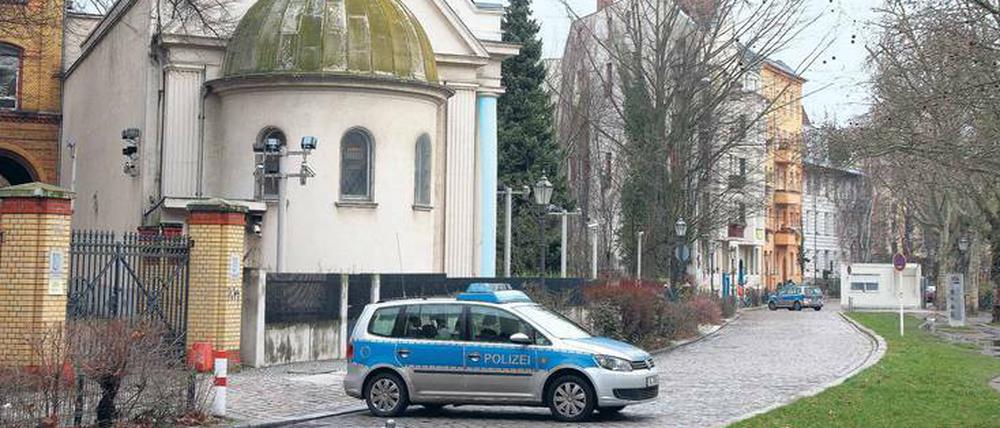 Jüdische Institutionen wie die Synagoge am Fraenkelufer werden schon länger bewacht.