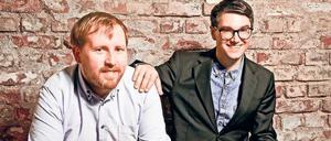 Es geht um Präzision. Zusammen mit Christian Meyer (re.) steht Comedian Julius Fischer (vorne) auch auf der Bühne – wenn er mal keinen Podcast für Radio Eins macht.