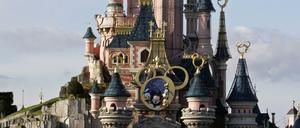 Das Cinderella-Schloss, Wahrzeichen des Disneyland Paris. In Frankreich festgenommene Terrorverdächtige sollen laut Medienberichten mehrere mögliche Ziele in Paris und Umgebung ins Visier genommen haben. 