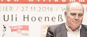Zurück, Kaum ist Uli Hoeneß wieder da, siegen die Bayern.