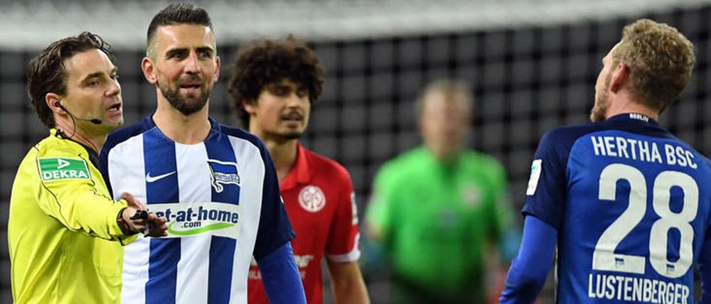 Vedad Ibisevic zwischen Freude über zwei Tore und Frust über den Schiedsrichter.