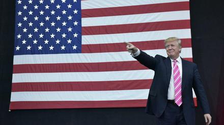 Zum ersten Mal nach der Wahl sprach Donald Trump das Thema rechter Gruppen an.