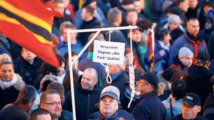 "Besorgte Bürger" bei einer Pegida-Demonstration im Oktober vergangenen Jahres in Dresden 
