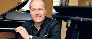 Man müsste Klavier spielen können... Kein Problem, meint Joja Wendt und verweist auf seine „Piano Academy“ im Internet. Analog gibt es ihn im Frühjahr bei zwei Konzerten in Berlin und Potsdam zu erleben. 