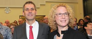 Kleinmachnows alter und neuer Bürgermeister Michael Grubert und seine gescheiterte Gegenkandidatin Uda Bastians 