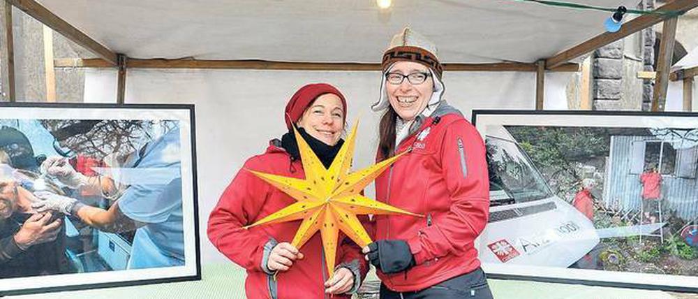 Engagiert: Krankenschwester Jeannette Leberecht (r.) und Sozialarbeiterin Jennifer Kröger vom Caritas Arztmobil.