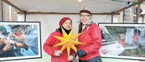 Engagiert: Krankenschwester Jeannette Leberecht (r.) und Sozialarbeiterin Jennifer Kröger vom Caritas Arztmobil.