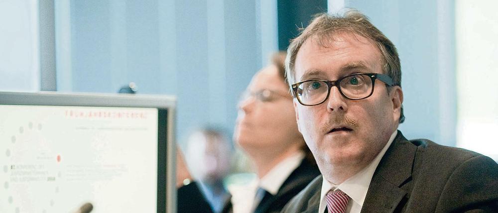 Die Gehalts-Affäre hatte Brandenburgs Justizminister Stefan Ludwig (Die Linke) fast das Amt gekostet.